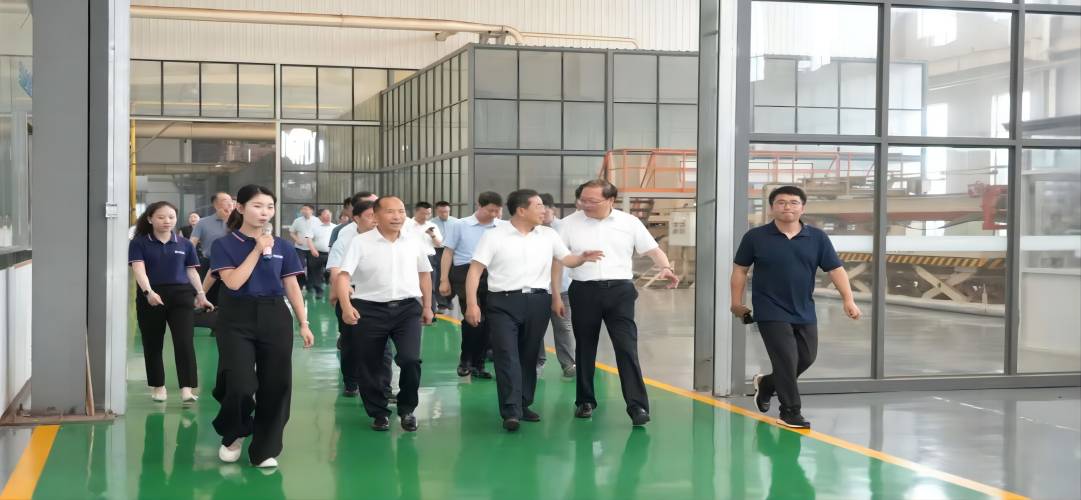 省人大常委會副主任、黨組書記楊東奇到新港集團走訪調研，點贊新港仿生膠技術創新